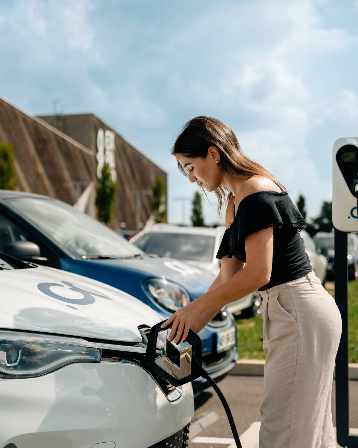 Driver unlocking an Avant2Go car with the app